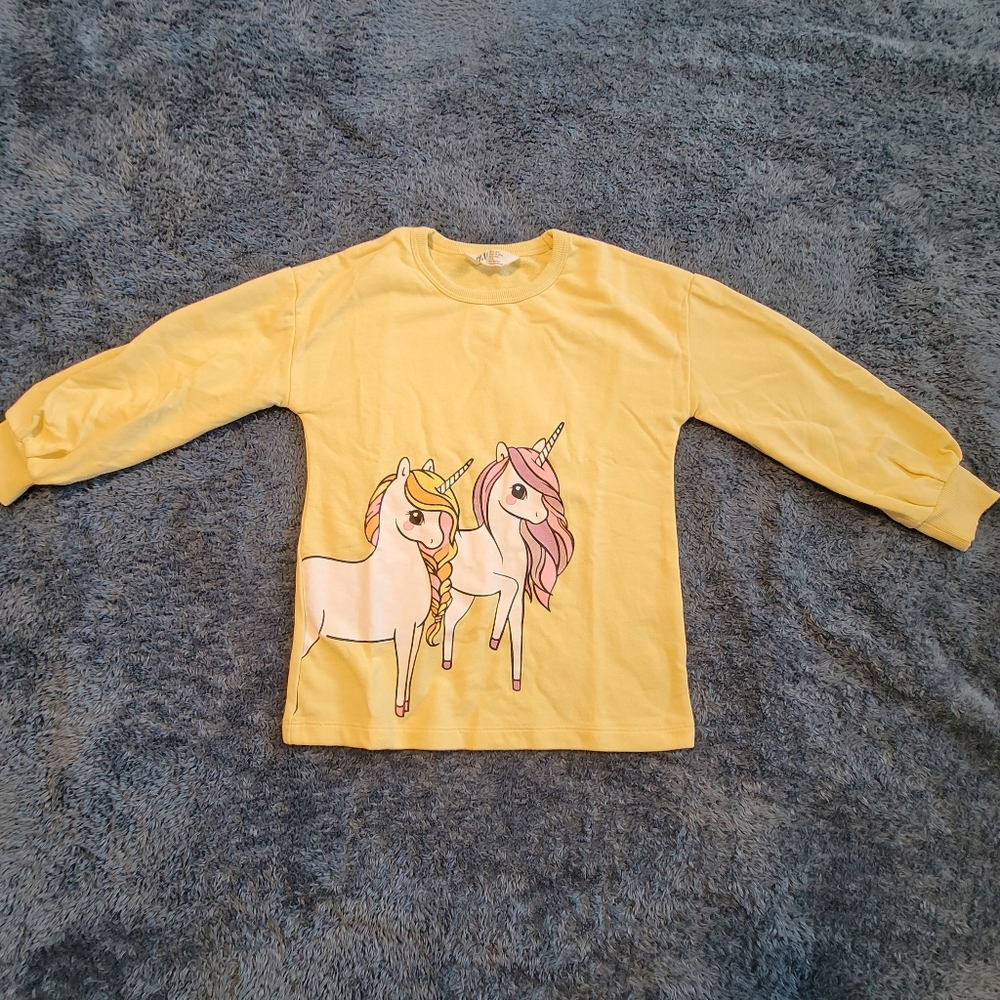 H&M Girls Yelllw Unicorn Crewneck Sweatshirt 6-7Y